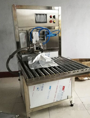 Macchina di riempimento BIB non assettica personalizzata SUS304/316 per 1-25L Bag in Box Oil/Juice/Sauce Filler con PLC