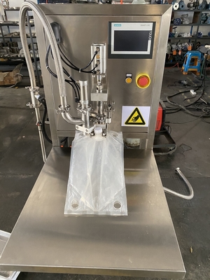 Macchina di riempimento BIB non assettica personalizzata SUS304/316 per 1-25L Bag in Box Oil/Juice/Sauce Filler con PLC