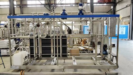 Alta efficienza in acciaio inossidabile PLC controllato 500L-5000L/H 72-75 Succo Pasteurizzatore di latte Placca attrezzature di pasteurizzazione caseiarie